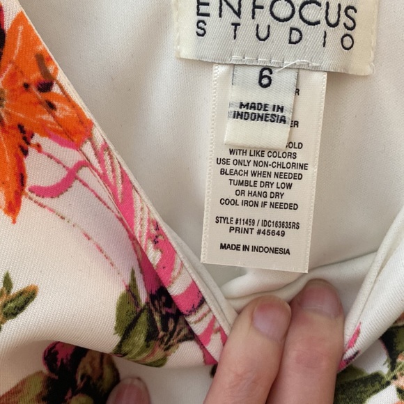 Floral print sleeveless dress - Picture 3 of 3